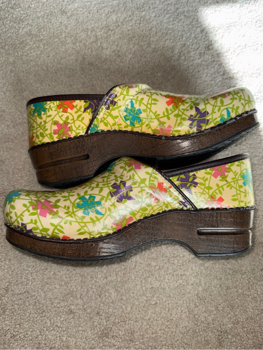 Dansko Clogs 40 veagan danskos 40 leather dansko  Women's 40 EU (US 9.5-10)